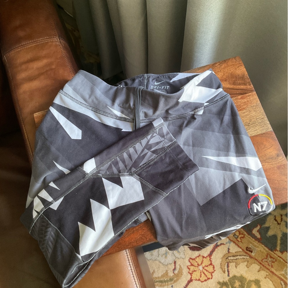Nike cropped leggings